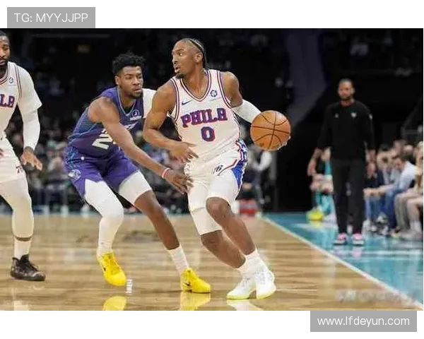 克尼佩尔强调团结与全力防守是黄蜂战胜对手的关键所在 克尼佩尔强调团结与全力防守是黄蜂战胜对手的关键所在