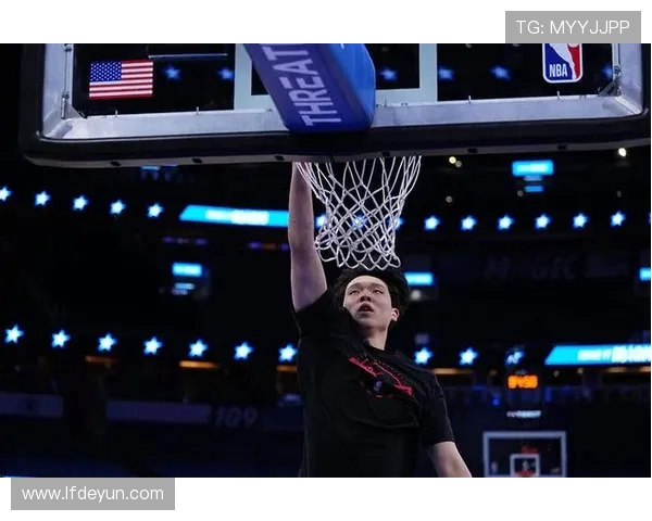 杨瀚森努力追赶哈滕的脚步先从防守做起助力火箭重回巅峰